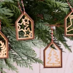 41-schlussbild-02-aus-dem-haeuschen-aufhaenger-weihnachten-deko-laubsaege-dekupiersaege-vorlage