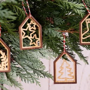 41-schlussbild-02-aus-dem-haeuschen-aufhaenger-weihnachten-deko-laubsaege-dekupiersaege-vorlage