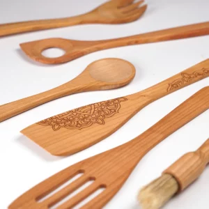 Ovaler Kochlöffel aus Kirschbaum kuechenutensilien-aus-holz-kirschholz-anwendungsbeispiel