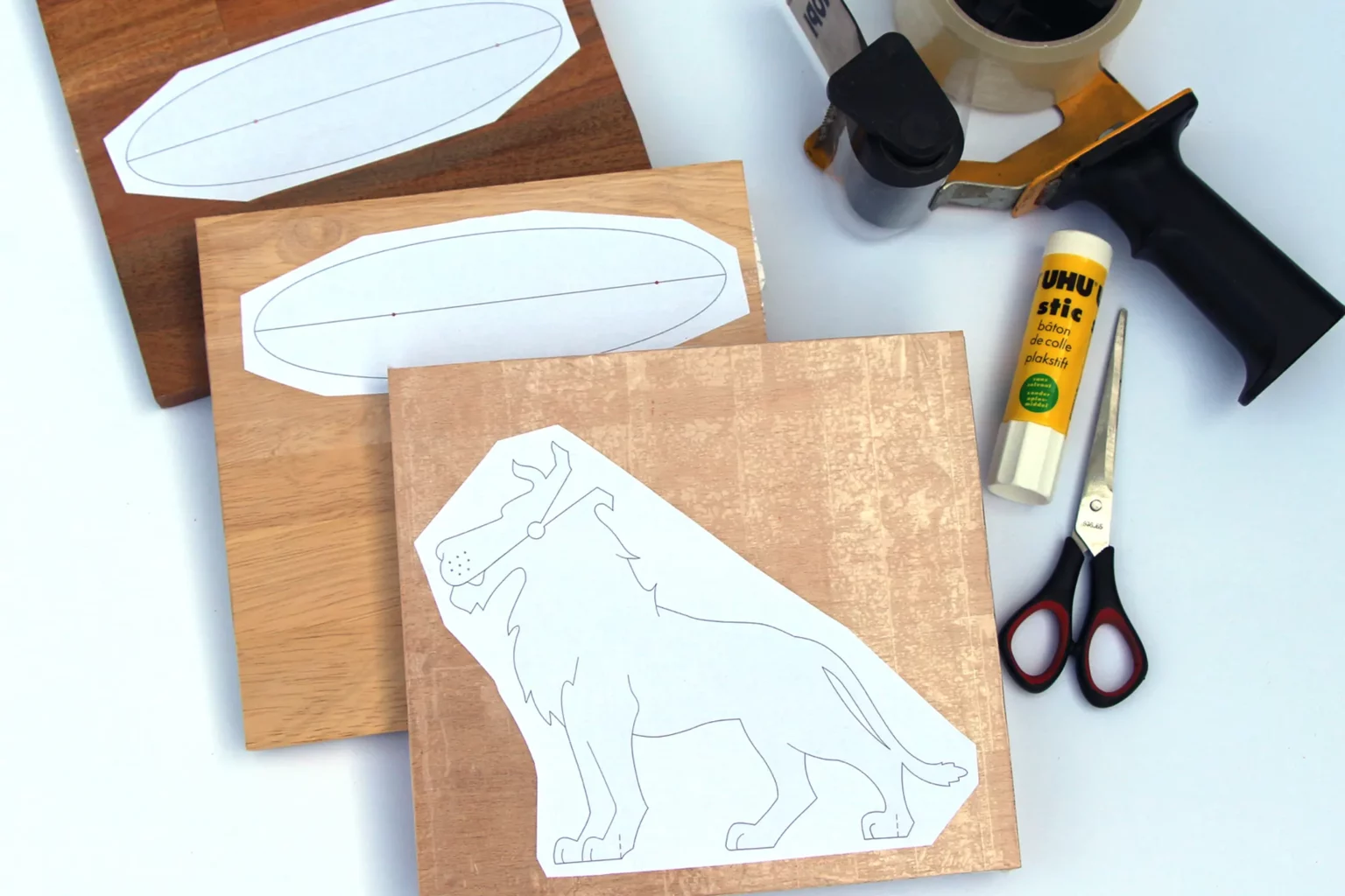 07-01-klammerloewe-diy-deko-laubsaege-dekupiersaege-vorlage-massivholz-vorlage-zuschneiden-aufkleben-ueberkleben