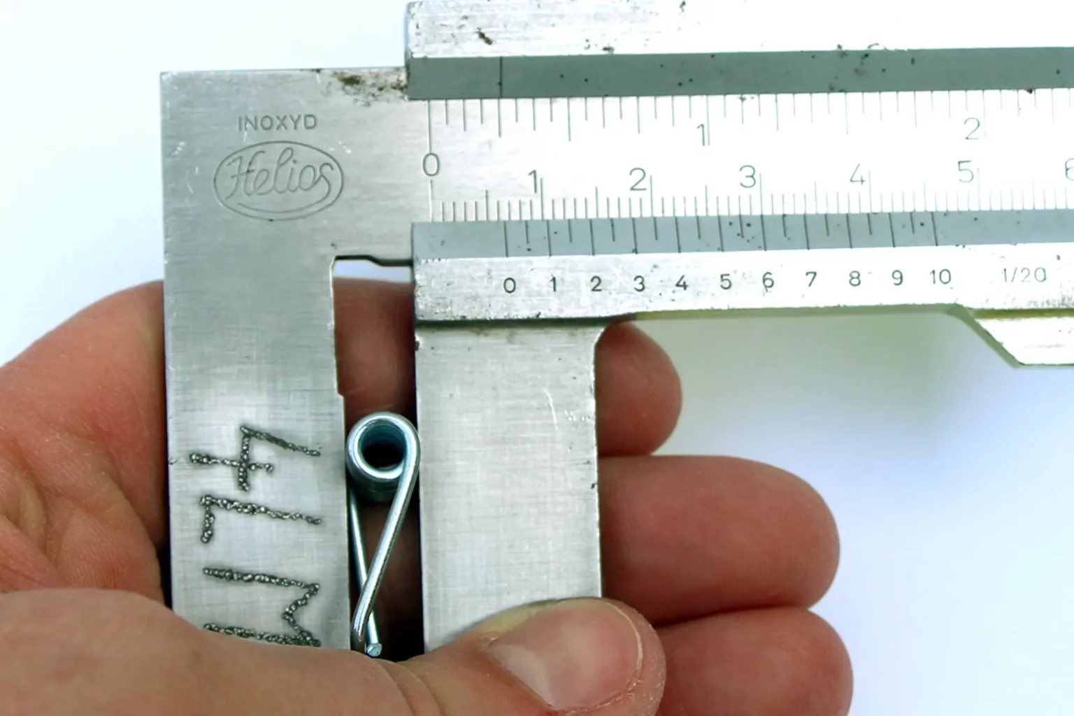 07-02b-klammerloewe-diy-deko-laubsaege-dekupiersaege-vorlage-waescheklammer-vermessen