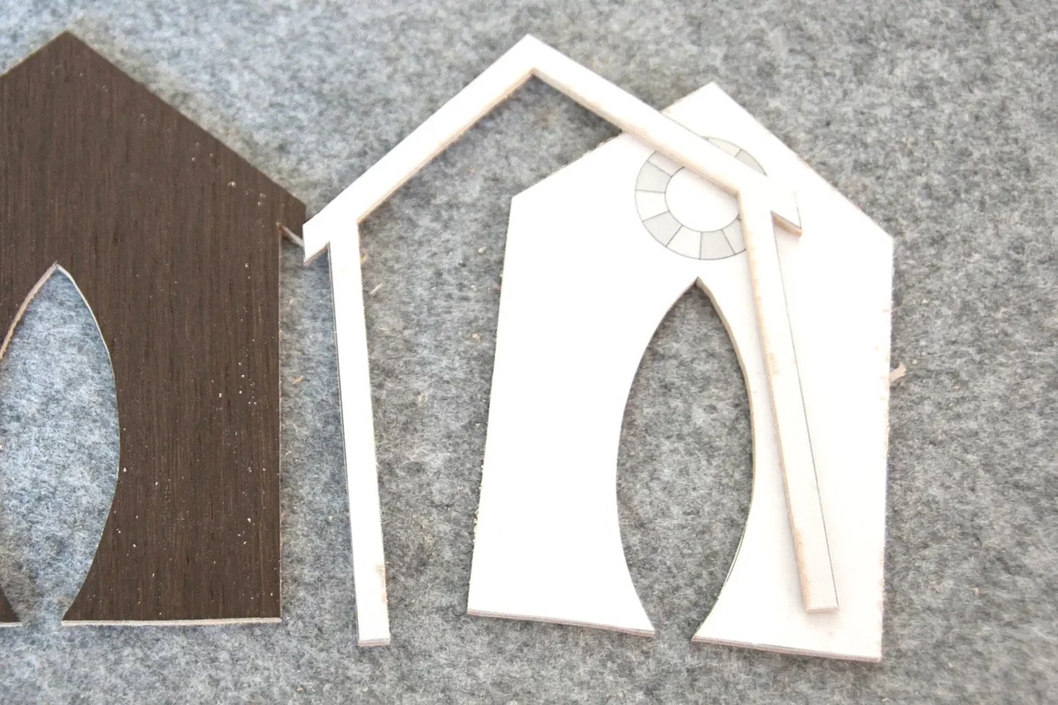 07-02b-standhaus-deko-sommer-laubsaege-dekupiersaege-vorlage-innenschnitt-rahmen-saegenl