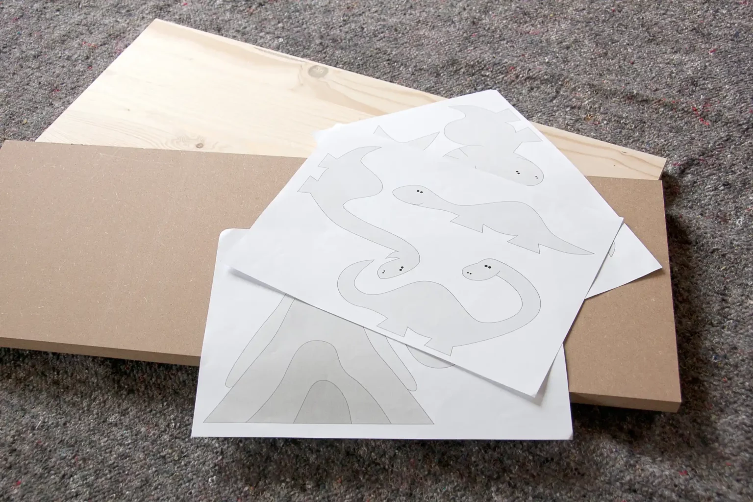 07-01-in-einem-land-vor-unserer-zeit-dino-spielzeug-laubsaege-dekupiersaege-vorlage-ausdrucken-kopieren-materialien-bereitlegen