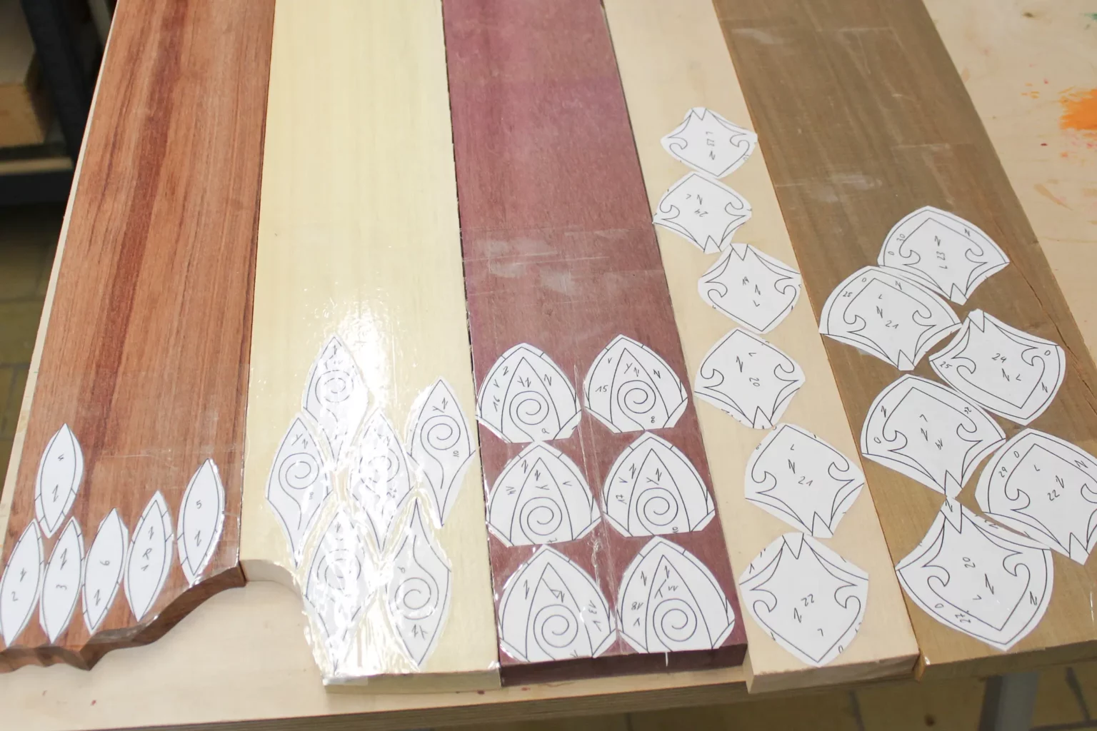 07-02-mandala-intarsie-deko-laubsaege-dekupiersaege-vorlage-aufkleben-ueberkleben-klebeband-transparen