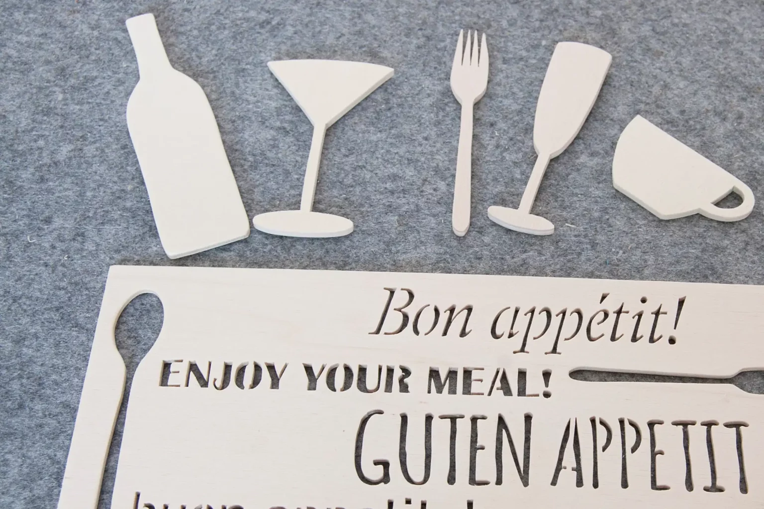 07-05-magnetische-wandtafel-kueche-deko-laubsaege-dekupiersaege-vorlage-schild-zierelemente-aussaegen-innenschnitte-aussenkontur