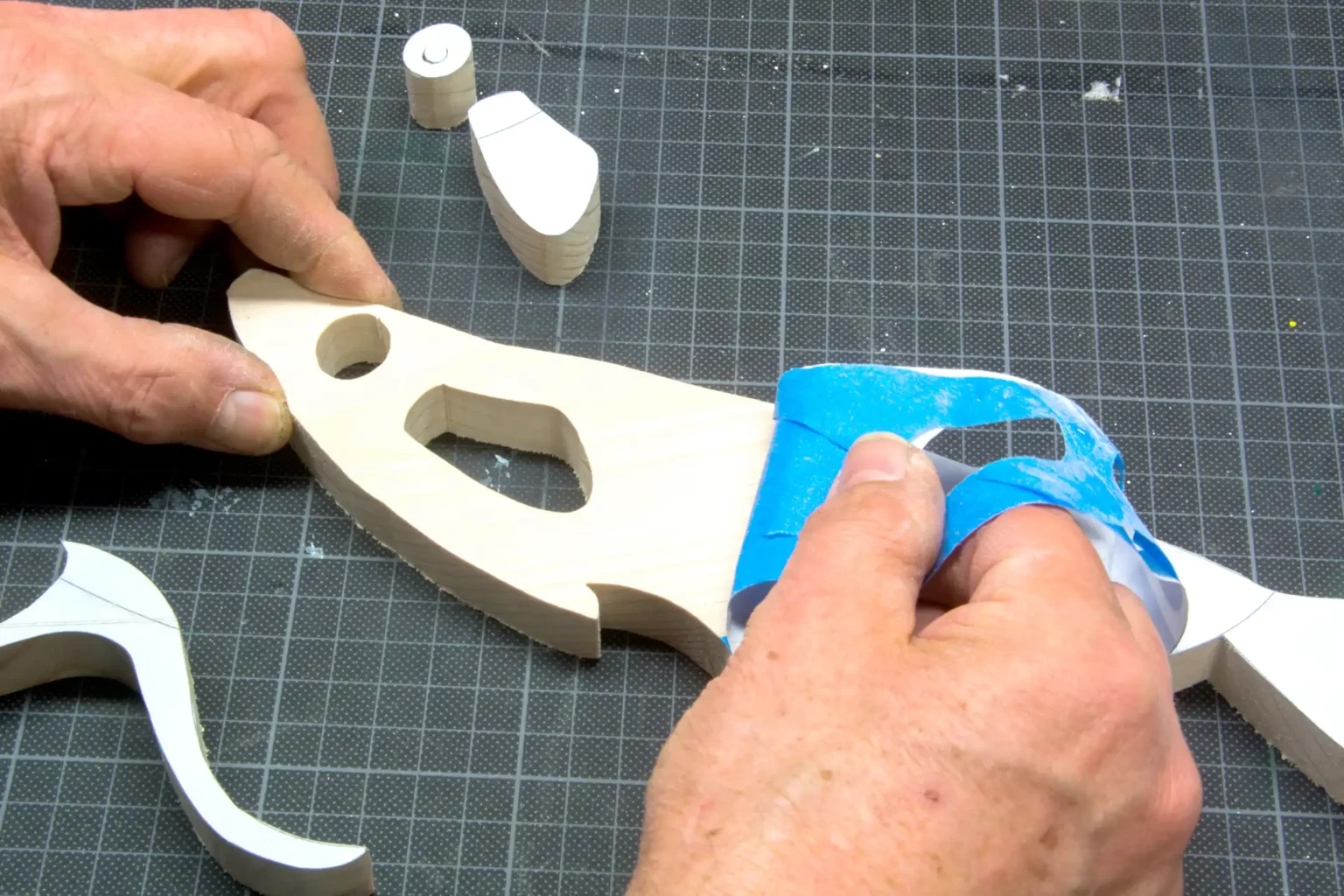 07-10-an-der-nordseekueste-fischschwarmdeko-laubsaege-dekupiersaege-vorlage-blue-tape-vorlage-abloesen