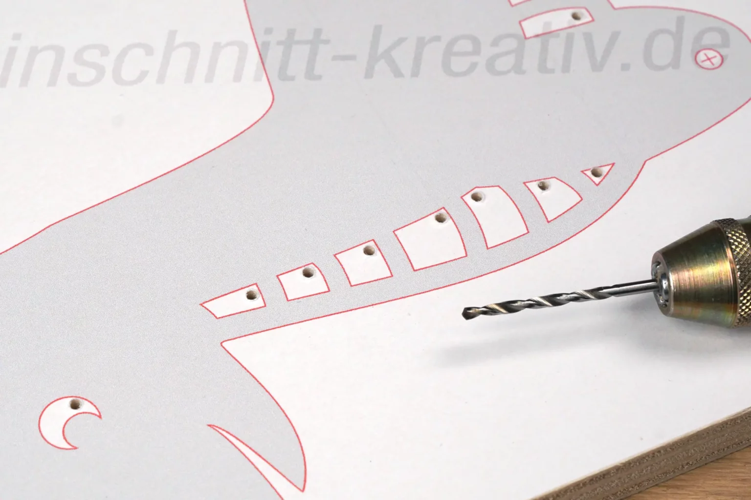 42-03-nachziehtier-dino-spielzeug-kinder-laubsaege-dekupiersaege-vorlage-saegeblattdurchfuehrungen-bohren