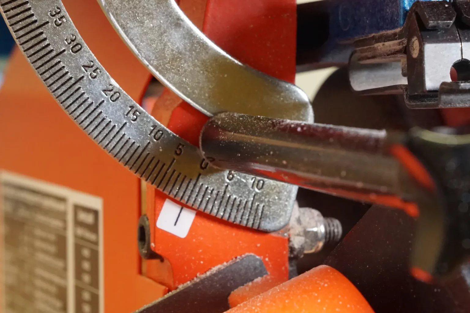 42-04-holzschale-deko-laubsaege-dekupiersaege-vorlage-saegetisch-saegearm-saegewinkel-einstellen