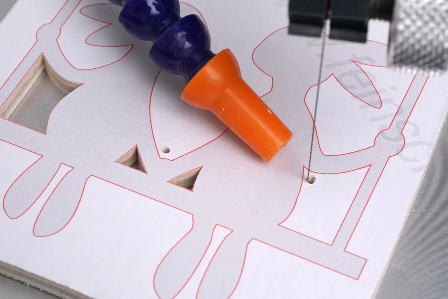 42-05-hasenschaukel-oster-deko-laubsaege-dekupiersaege-vorlage-innenschnitte-saegen