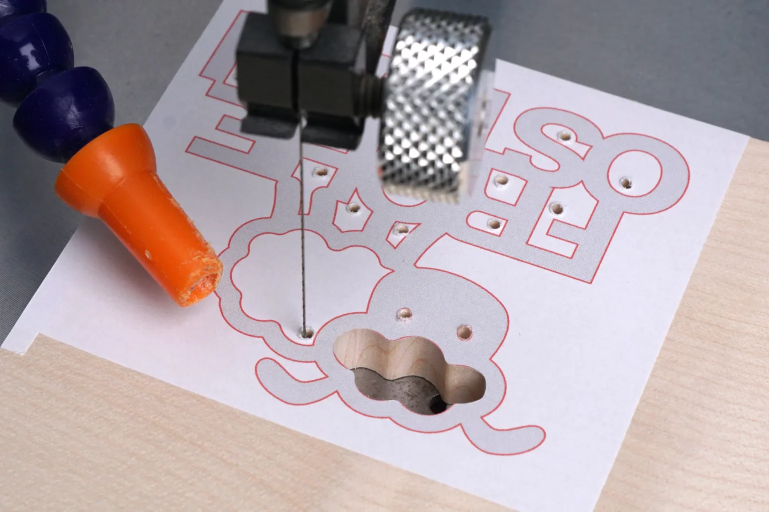 42-05-ostergruess-schriftzug-deko-laubsaege-dekupiersaege-vorlage-innenschnitte-saegen