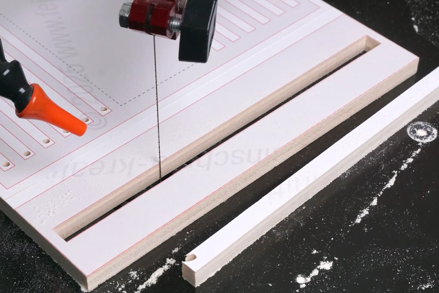 42-05-tischspiegel-deko-laubsaege-dekupiersaege-vorlage-innenschnitt-sockel-saegen