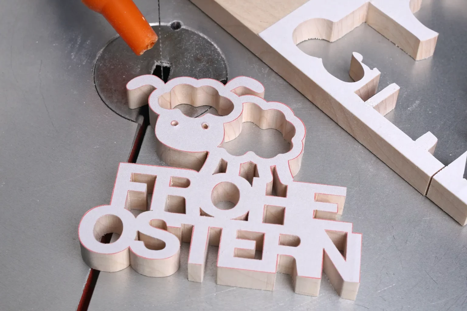 42-06-ostergruess-schriftzug-deko-laubsaege-dekupiersaege-vorlage-aussenkontur-saegen