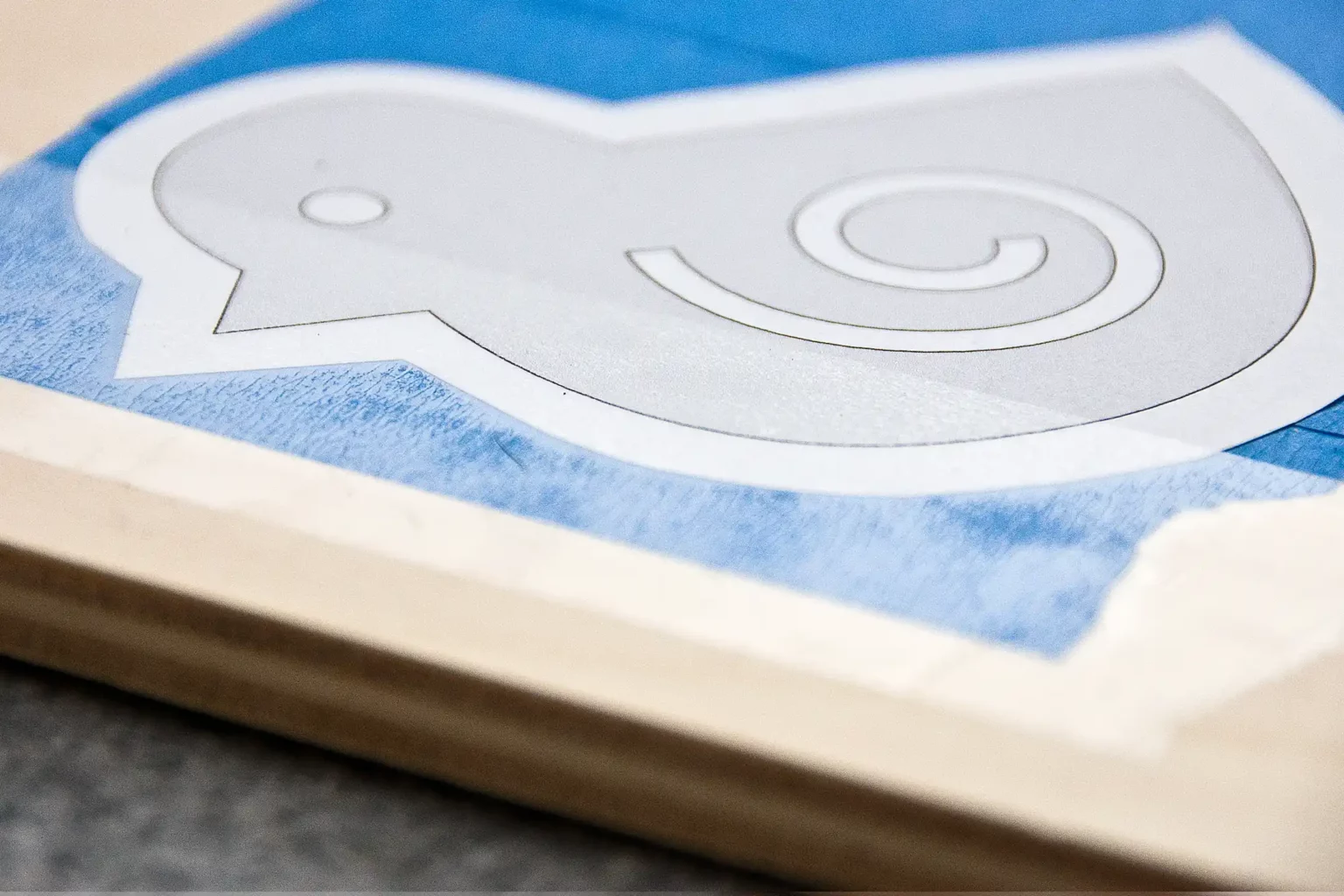 06-01-famlilie-huhn-fruehling-aufstellerr-deko-laubsaege-dekupiersaege-vorlage-sperrholz-aufbereiten-vorlage-aufkleben