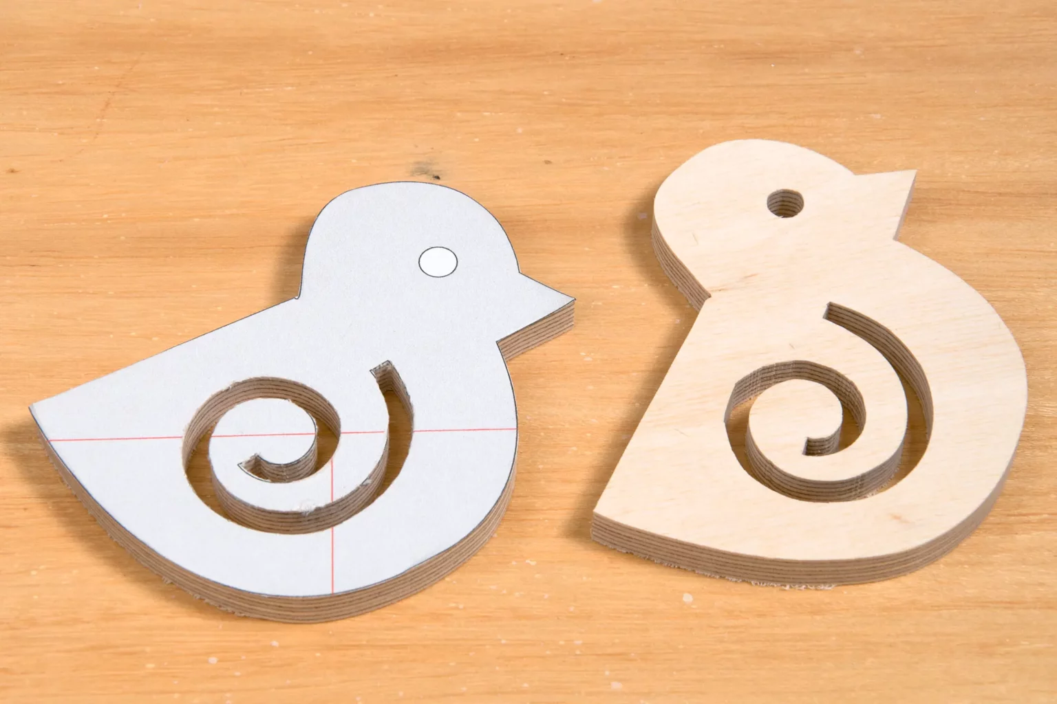 06-02-famlilie-huhn-fruehling-aufstellerr-deko-laubsaege-dekupiersaege-vorlage-innenschnitte-aussenkontur-saegen