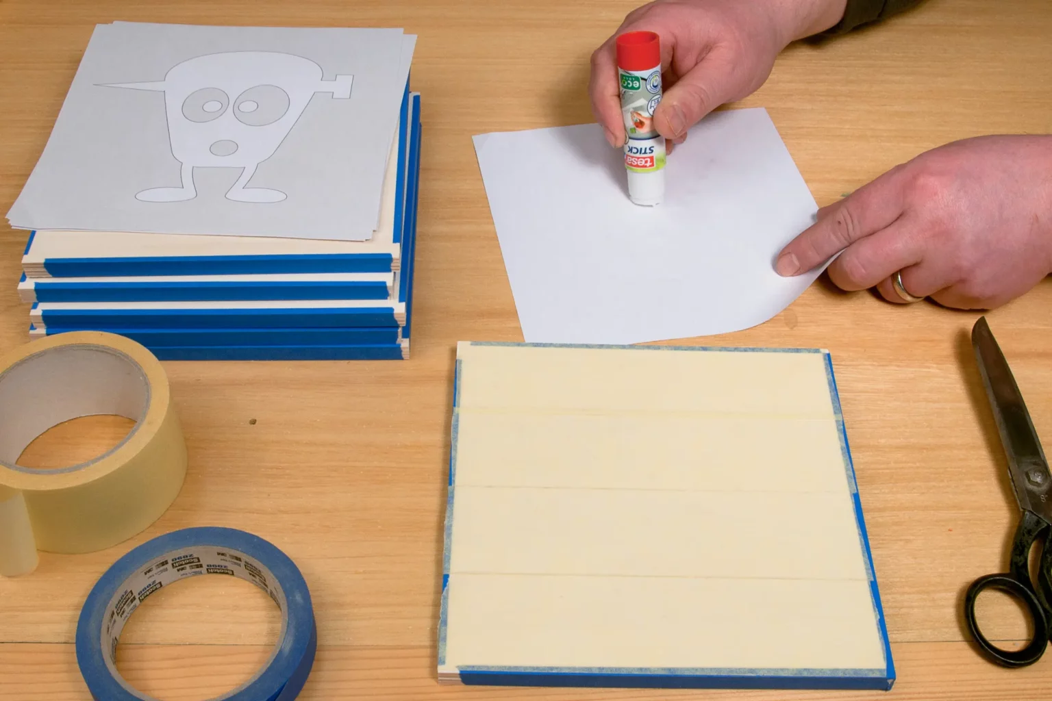 06-03-monsteralarm-wandbilder-deko-laubsaege-dekupiersaege-vorlage-motivschicht-oberflaeche-bekleben-vorlage-aufkleben