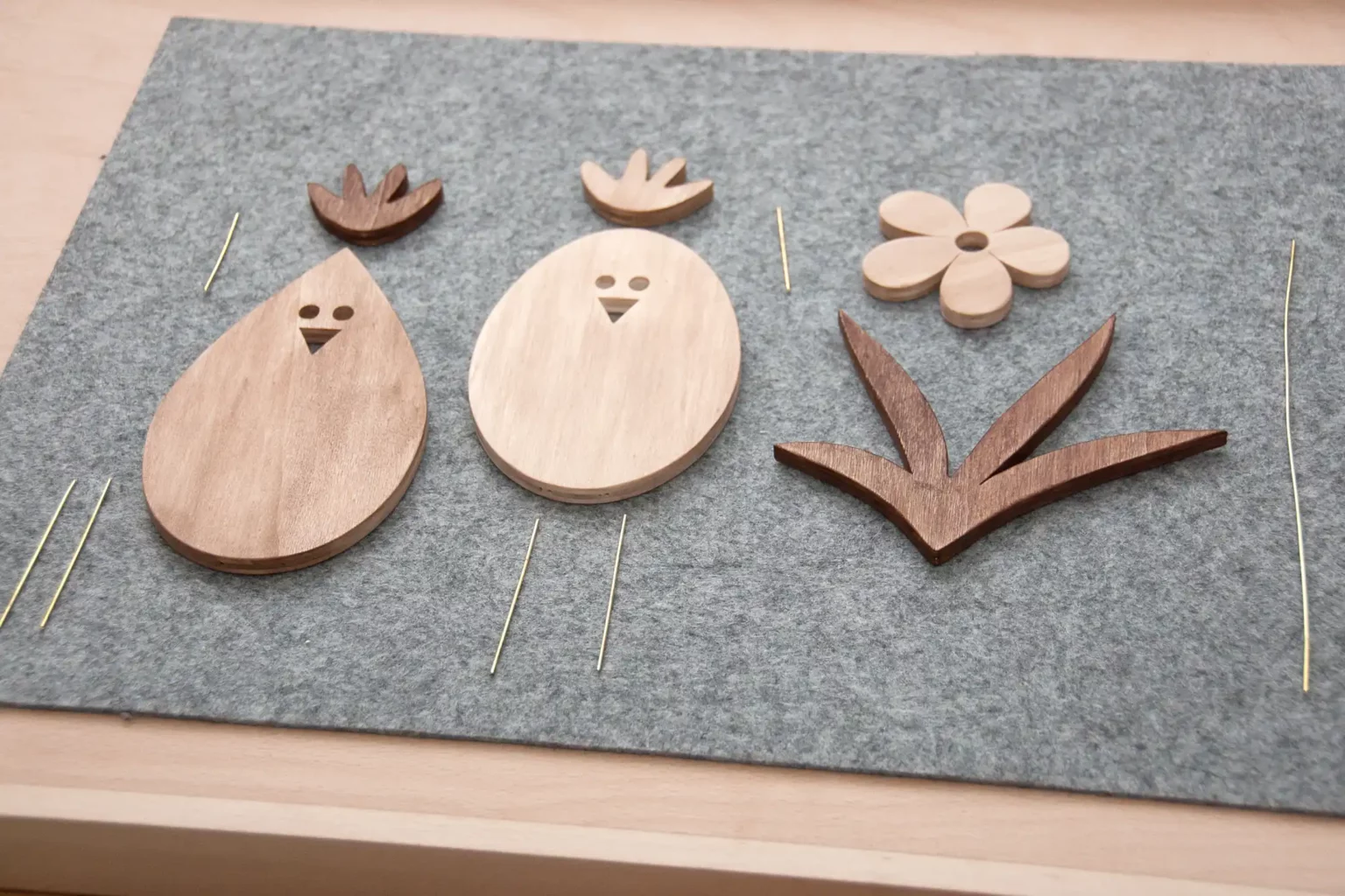 06-05-die-huehner-sind-los-deko-laubsaege-dekupiersaege-vorlage-drahtstuecke-zuschneiden-fertigstellen