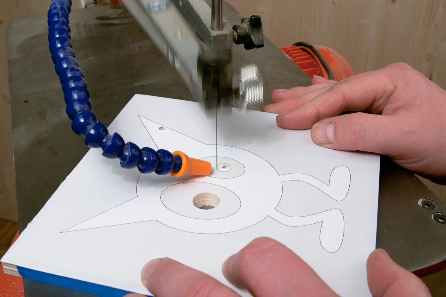 06-05-monsteralarm-wandbilder-deko-laubsaege-dekupiersaege-vorlage-innenschnitte-saegen-von-innen-nach-aussen-pupillen