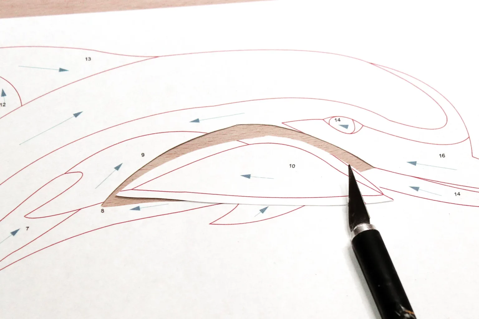 06-01-delfin-intarsie-deko-laubsaege-dekupiersaege-vorlage-vorlage-segmente-mit-zugabe-ausschneiden