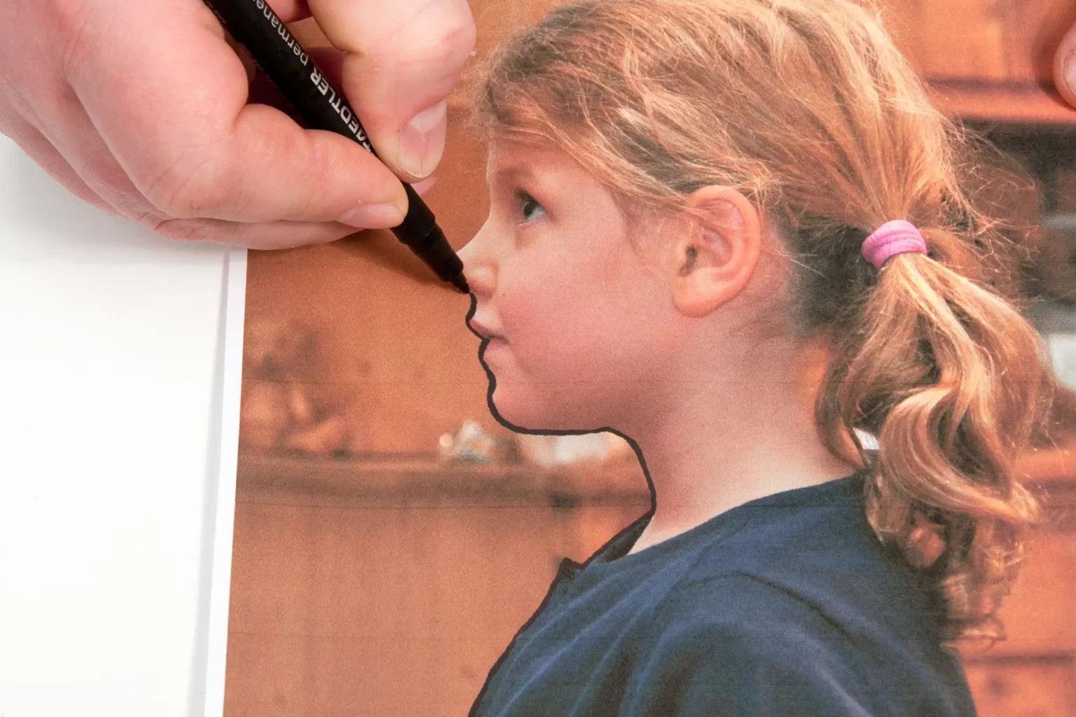 06-02-familienportrait-wandbild-deko-laubsaege-dekupiersaege-vorlage-silhouette-nachzeichnen