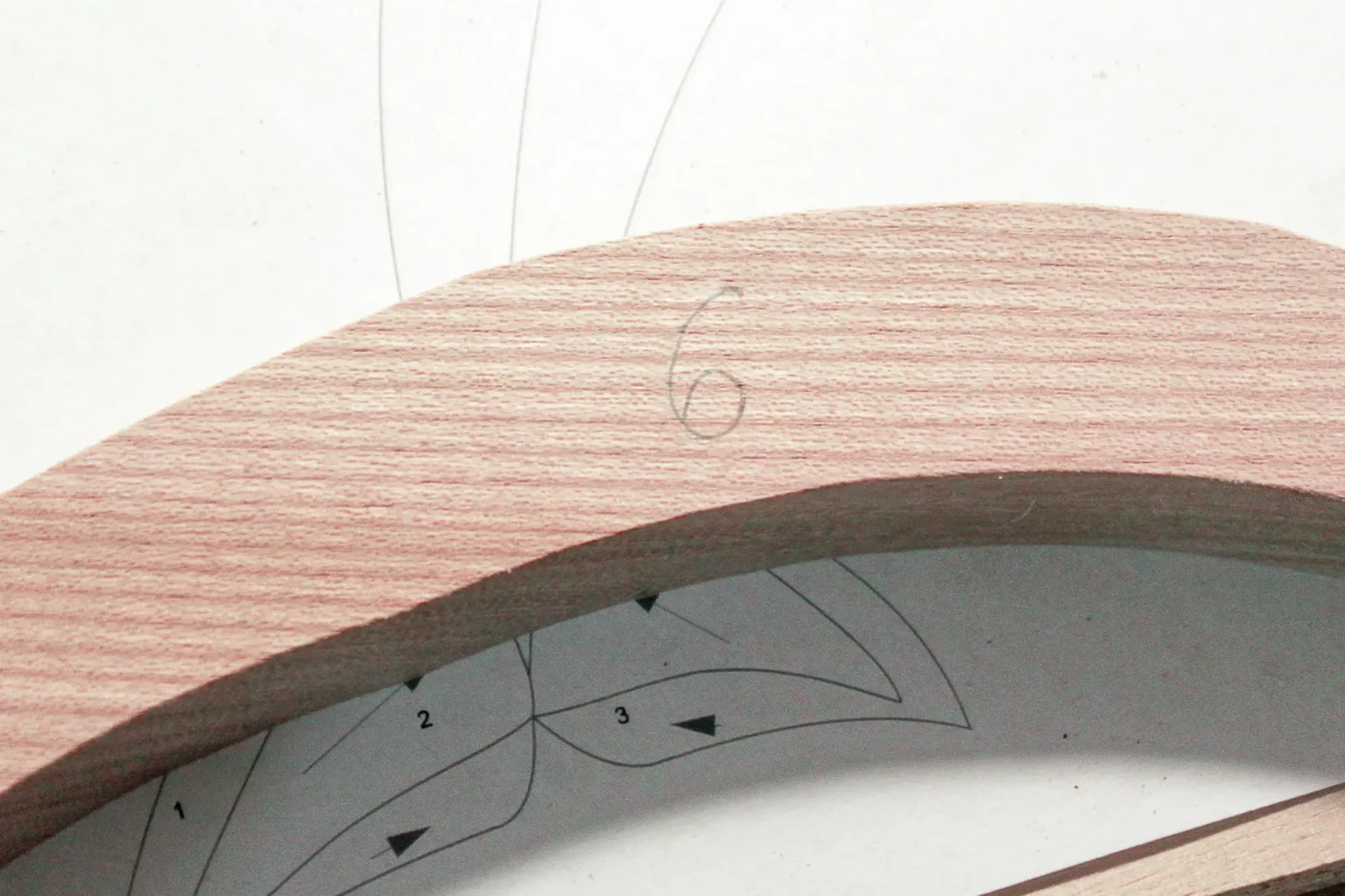 06-04-delfin-intarsie-deko-laubsaege-dekupiersaege-vorlage-vorlage-teile-auf-rueckseite-nummerieren