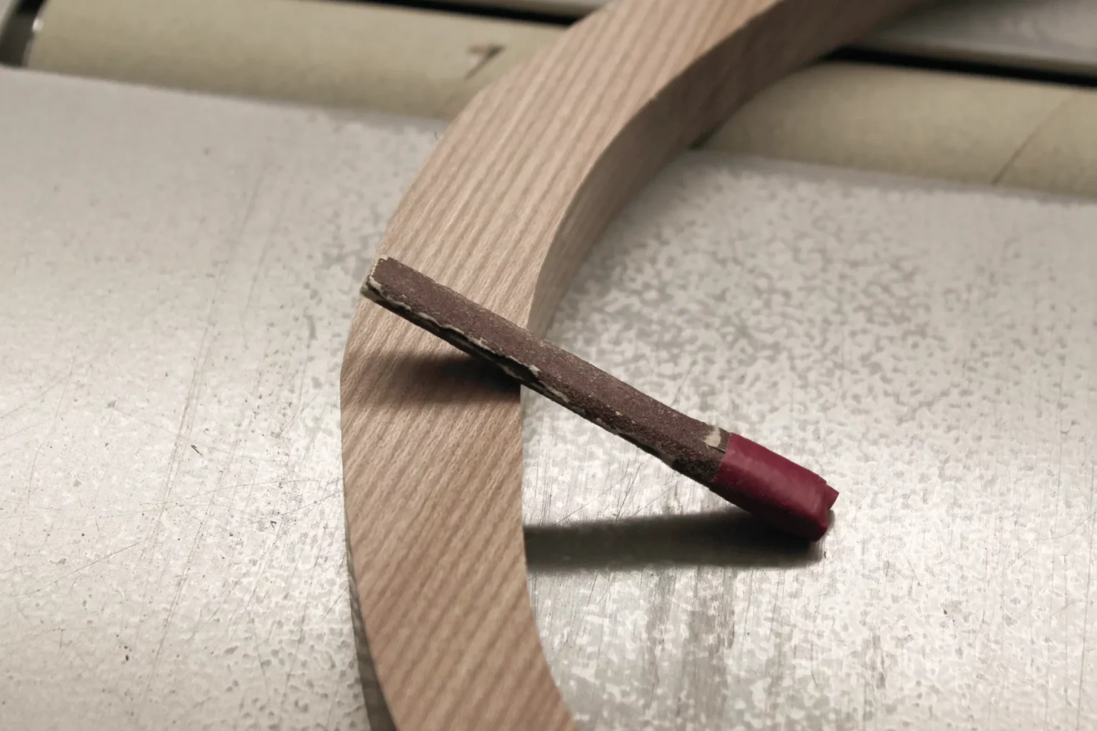 06-05-delfin-intarsie-deko-laubsaege-dekupiersaege-vorlage-vorlage-teile-schleifen-verputzen-tischwalzenschlefmaschine-schleifpapier