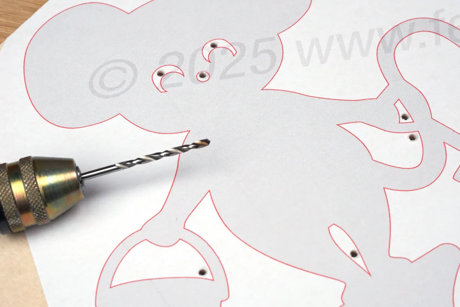 43-04-gartenhelfer-maeuse-gartenstecker-laubsaege-dekupiersaege-vorlage-saegeblattdurchfuehrungen-bohren