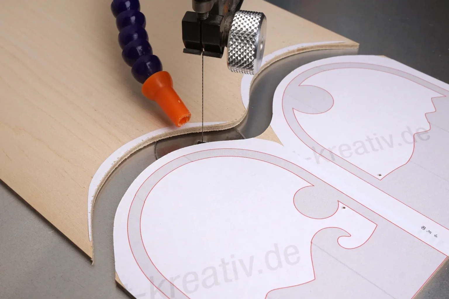 43-06-vanlife-aufhaenger-deko-laubsaege-dekupiersaege-vorlage-platten-grob-zusaegen