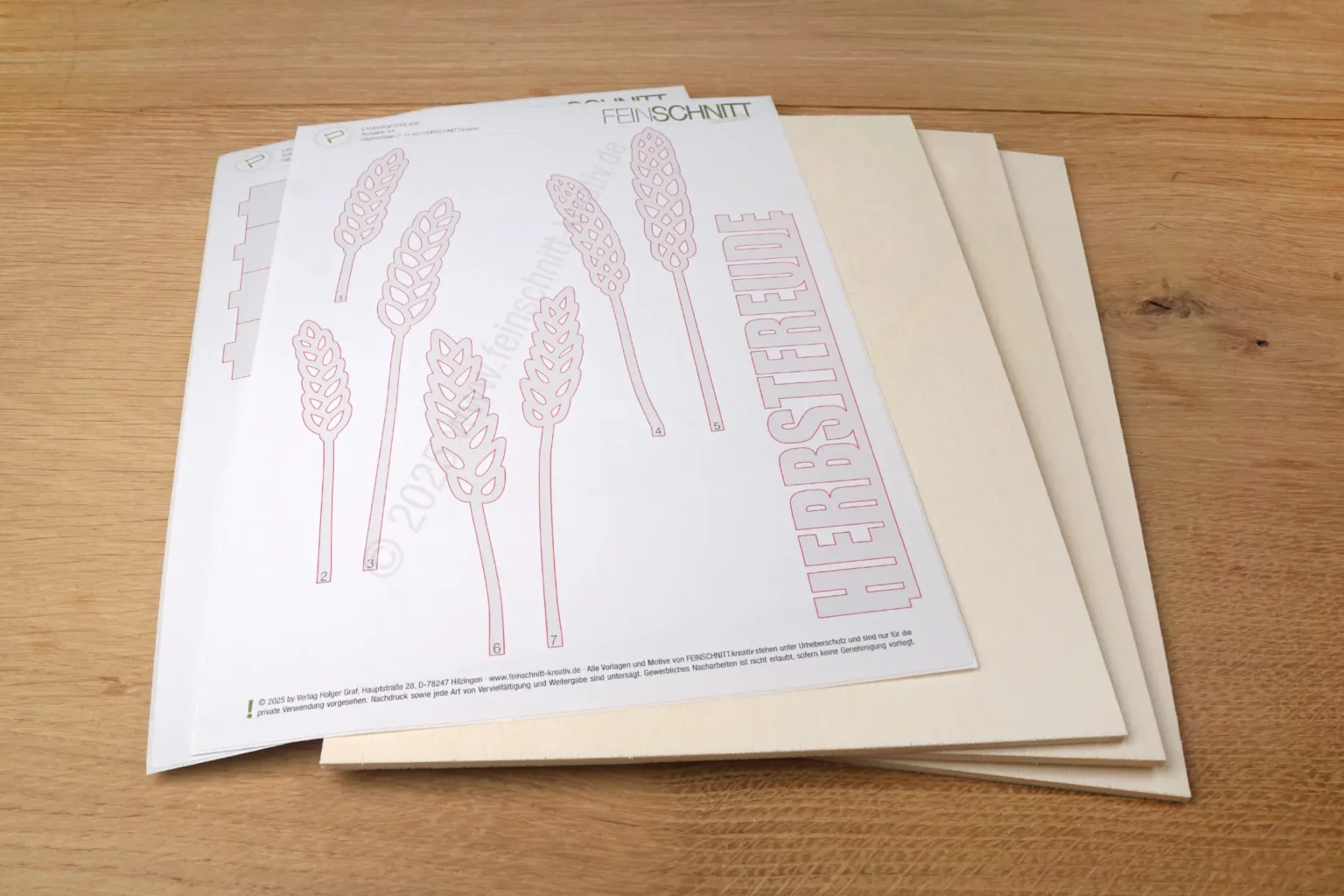 44-01-herbstfreude-deko-laubsaege-dekupiersaege-vorlage-kopieren-4-mm-sperrholz-bereitlegen