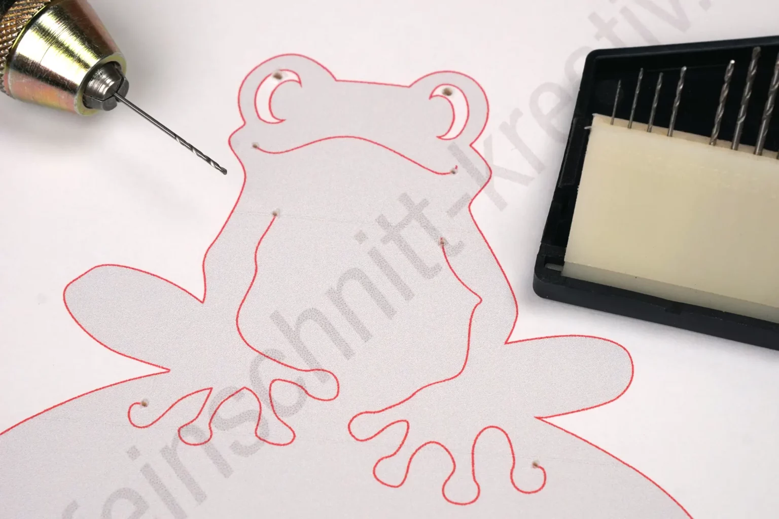 44-03-froschwald-wandbild-deko-laubsaege-dekupiersaege-vorlage-innenliegende-saegelinien-bohren