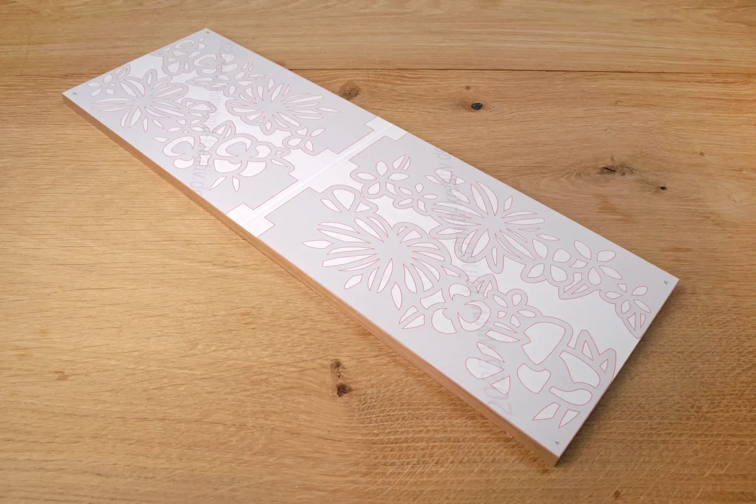 44-03a-blumenbaenkchen-deko-laubsaege-dekupiersaege-vorlage-fuesse-aufkleben