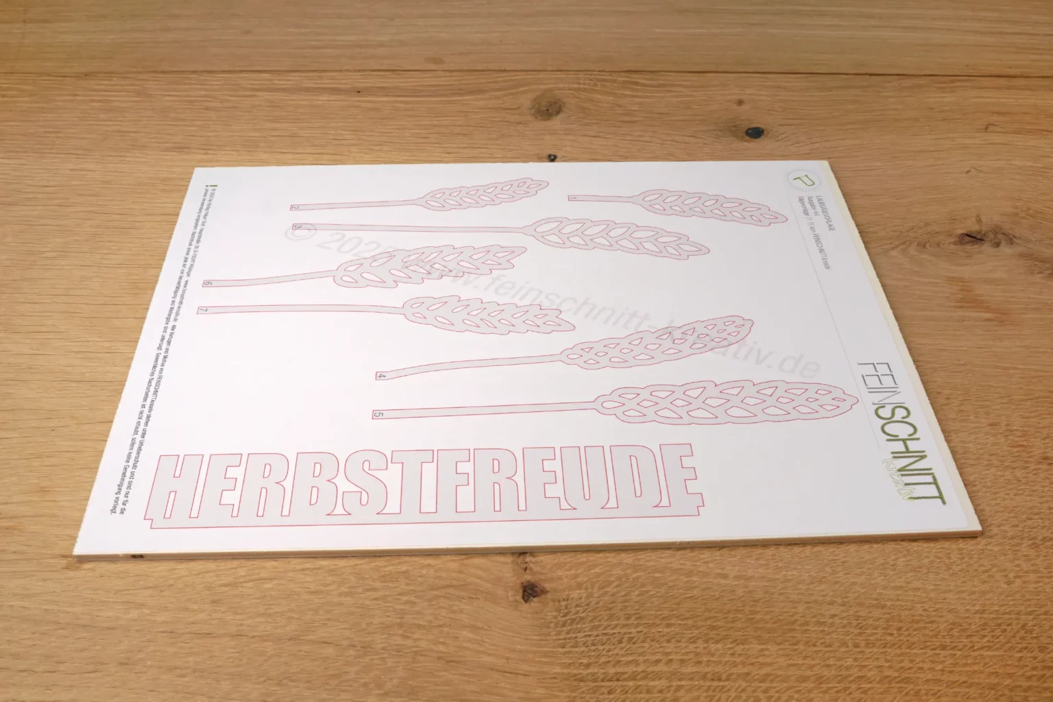 44-04-herbstfreude-deko-laubsaege-dekupiersaege-vorlage-aehren-schriftzug-aufkleben