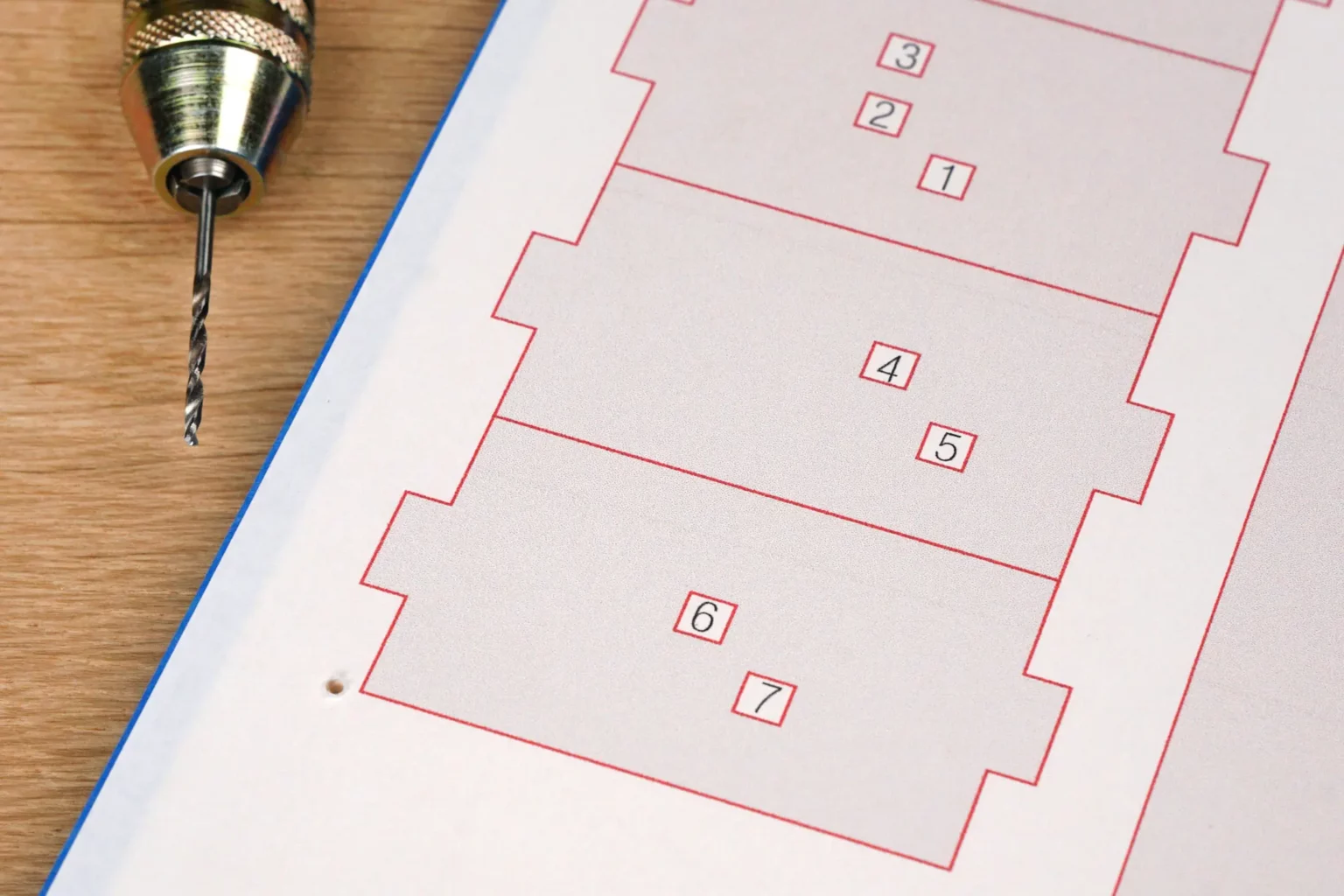 44-05-herbstfreude-deko-laubsaege-dekupiersaege-vorlage-stapel-saegeblattdurchfuehrung-bohren