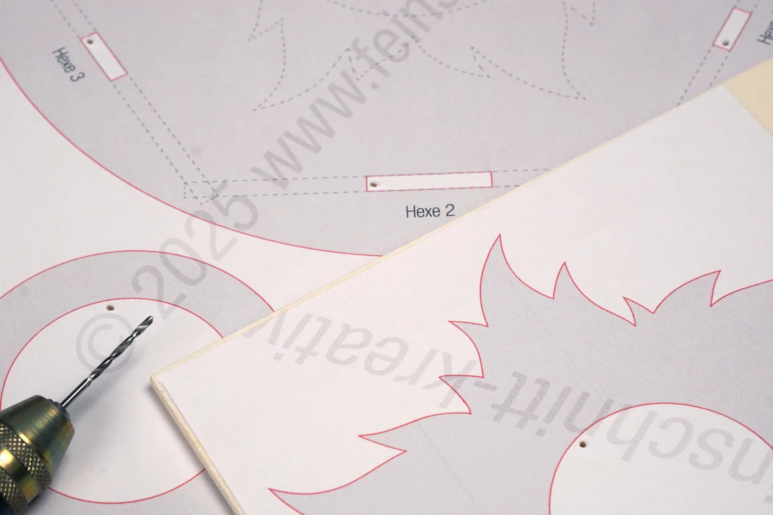 44-05-hexentanz-halloween-deko-laubsaege-dekupiersaege-vorlage-saegeblattdurchführungen-bohren