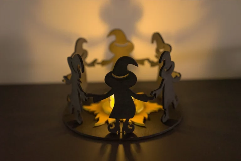 44-titel-01-hexentanz-halloween-deko-laubsaege-dekupiersaege-vorlage