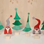 05-12a-weihnachtswichtel-aufsteller-deko-laubsaege-dekupiersaege-vorlage-auf-sockel-stecken