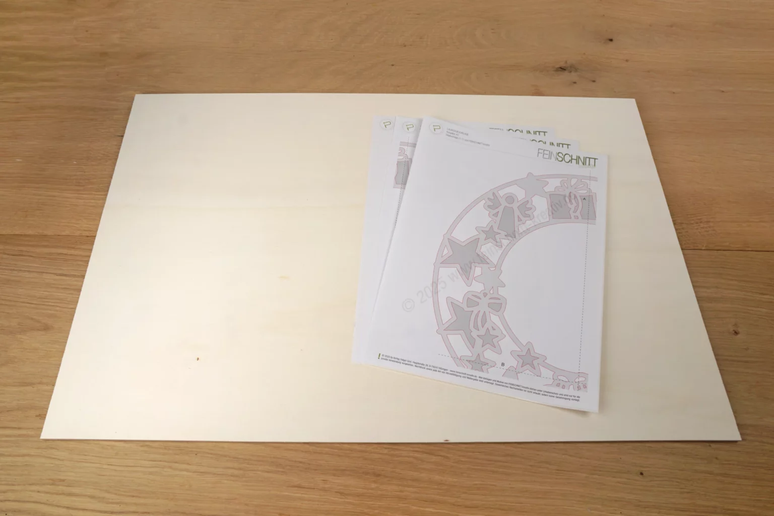 45-01-weihnachts-kranz-deko-tuer-schmuck-laubsaege-dekupiersaege-vorlage-ausdrucken-material