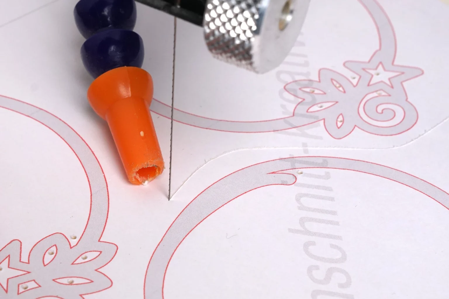 45-03-festliche-zierringe-anhaenger-weihnachten-christ-baum-laubsaege-dekupiersaege-vorlage-motive-trennen