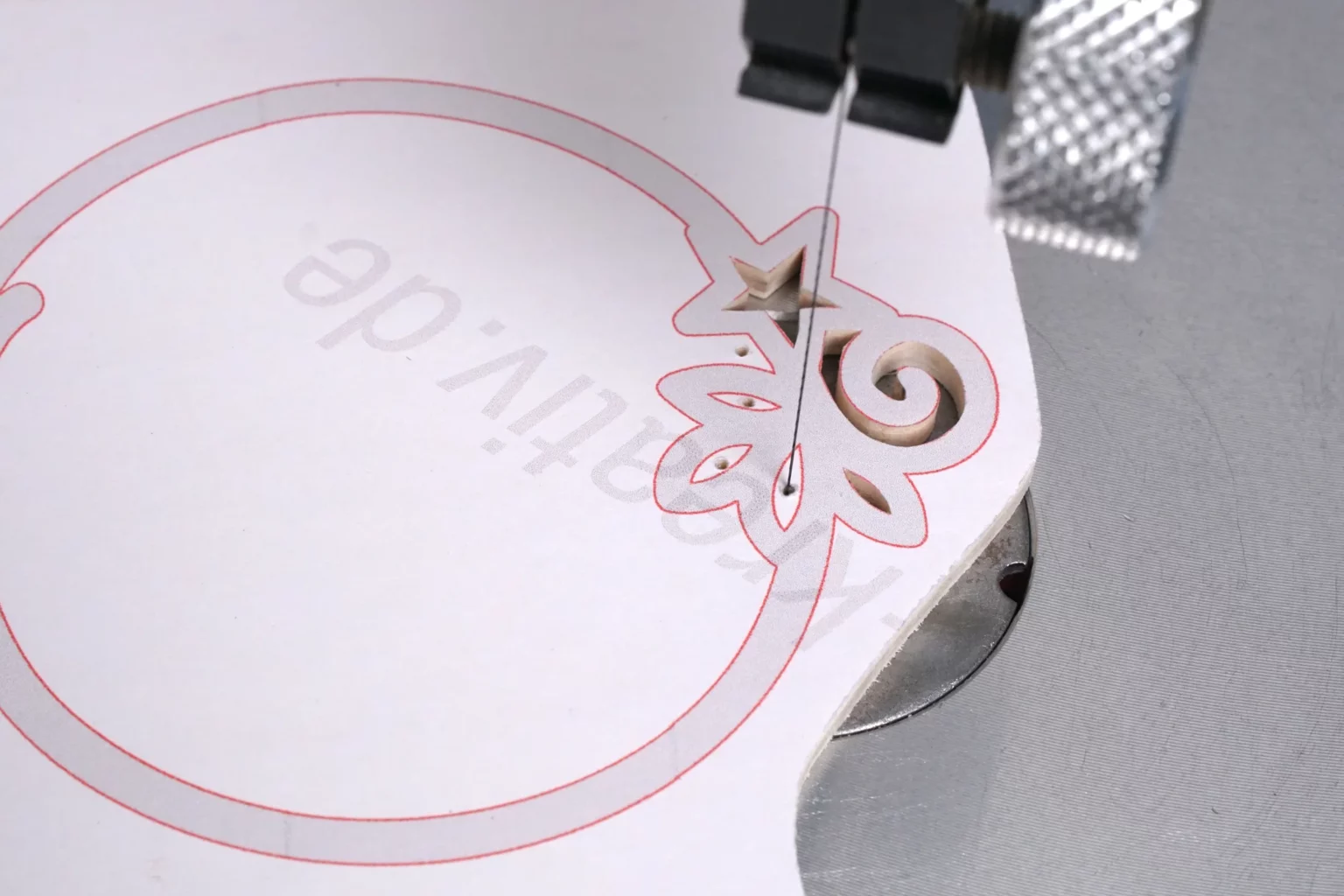 45-04-festliche-zierringe-anhaenger-weihnachten-christ-baum-laubsaege-dekupiersaege-vorlage-innenschnitte