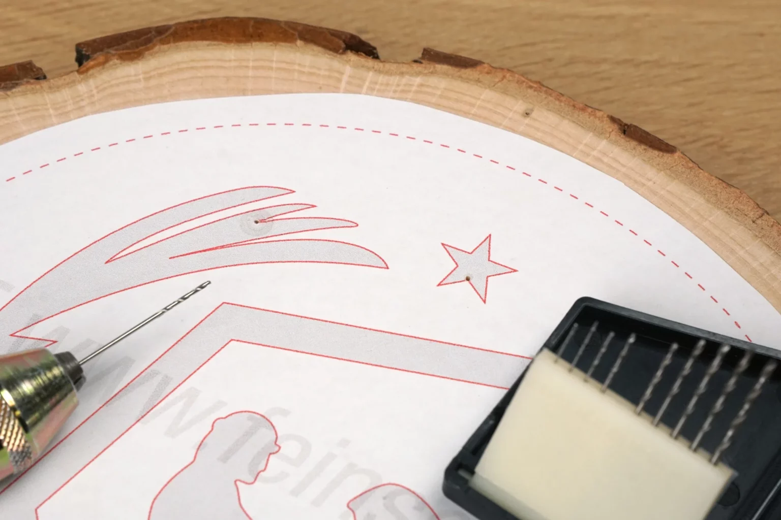 45-05-heilige-nacht-krippe-weihnachten-baumscheibe-laubsaege-dekupiersaege-vorlage-bohren