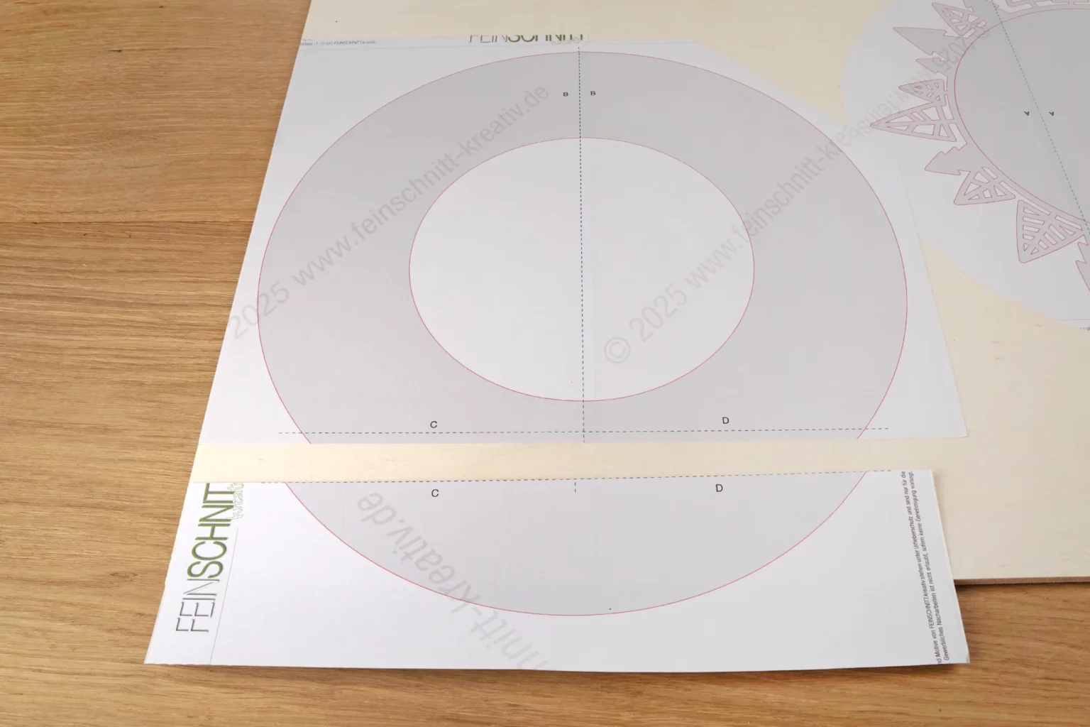 45-05-weihnachtsteller-deko-servier-platte-laubsaege-dekupiersaege-vorlage-zusammenfuehren-tellerrand