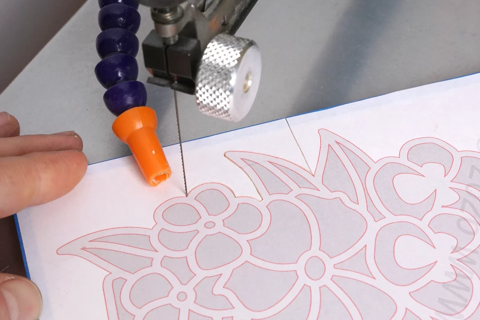 04-wandbild-liebesbrief-deko-laubsaege-dekupiersaege-aussenkontur-saegen