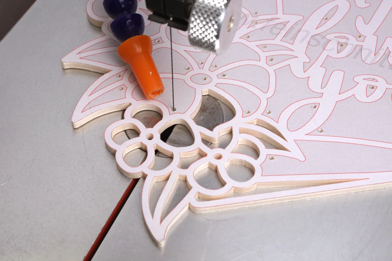 08-wandbild-liebesbrief-deko-laubsaege-dekupiersaege-innenschnitte-saegen