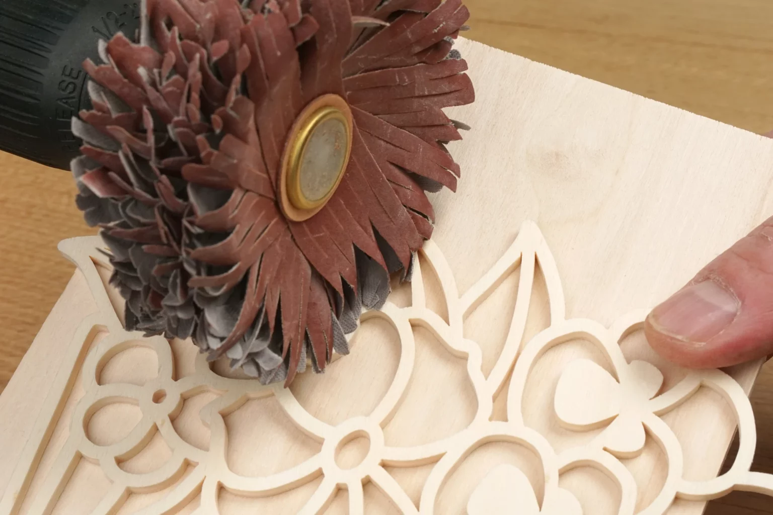 09-wandbild-liebesbrief-deko-laubsaege-dekupiersaege-schleifen-verputzen