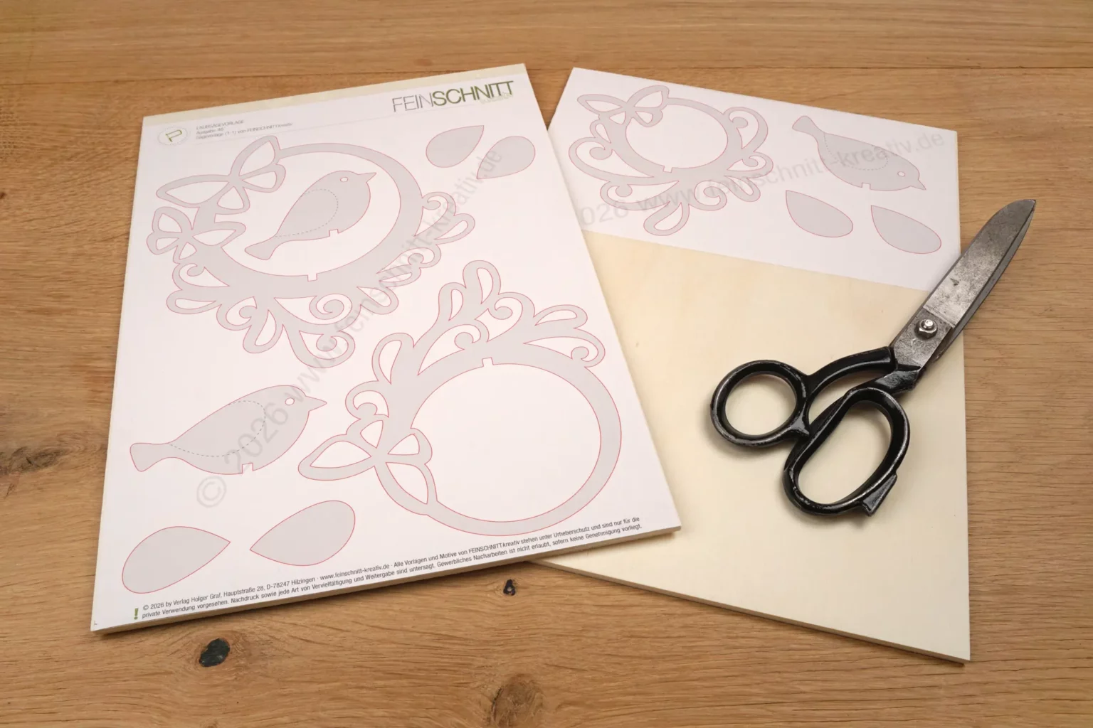 46-02-vogel-schaukel-fenster-bild-haenger-schmetterling-deko-laubsaege-dekupiersaege-vorlage-aufkleben