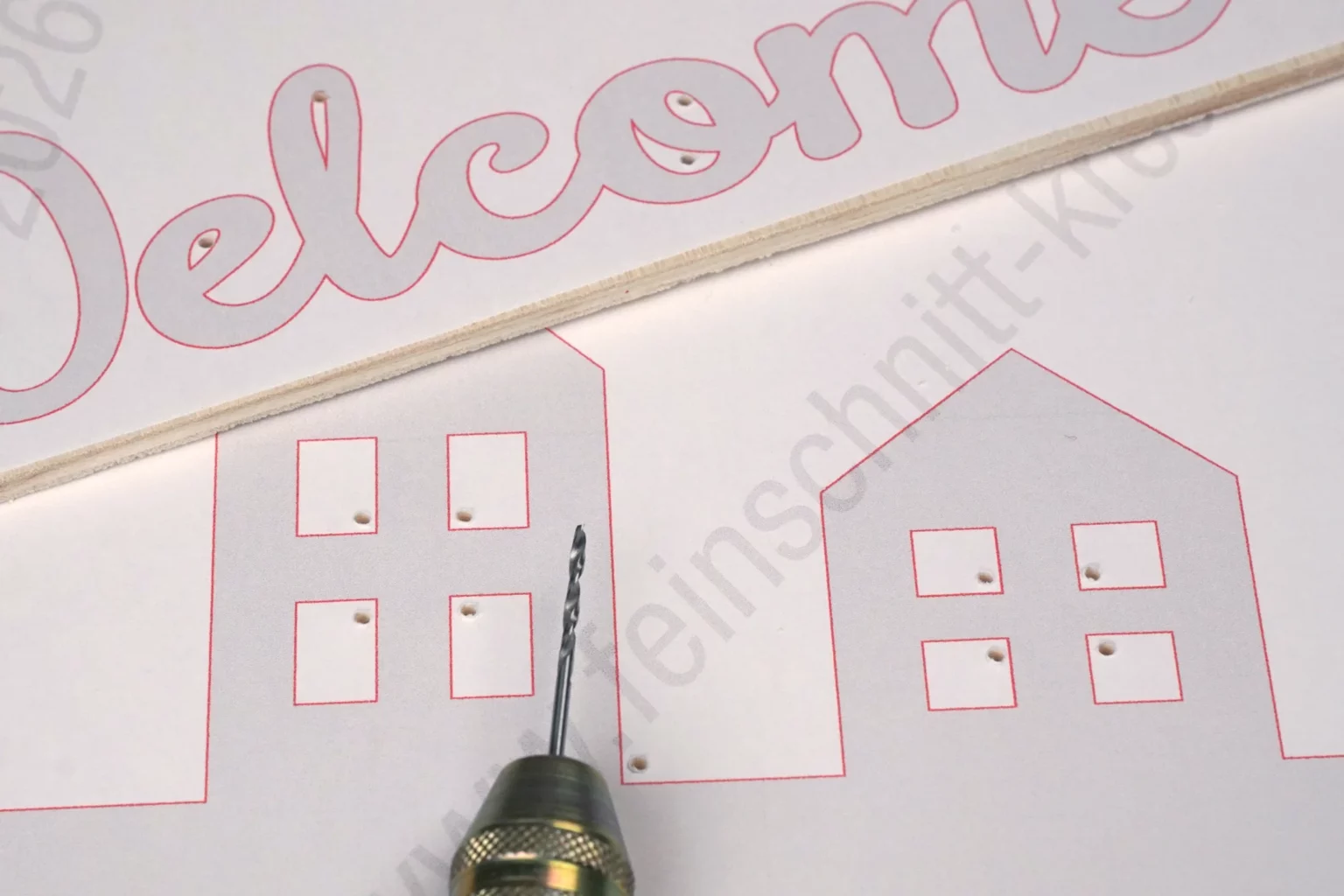 46-03-welcome-kranz-tuer-eingang-haeuser-deko-schild-laubsaege-dekupiersaege-vorlage-bohren