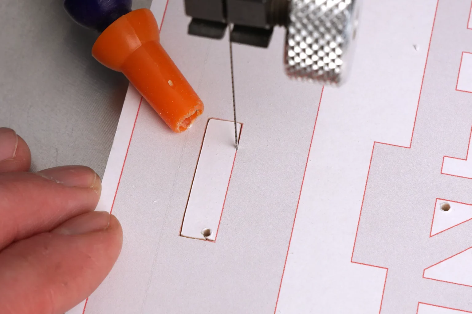 46-04-aufsteller-hasenohren-frohe-ostern-hase-deko-laubsaege-dekupiersaege-vorlage-saegen-schlitze