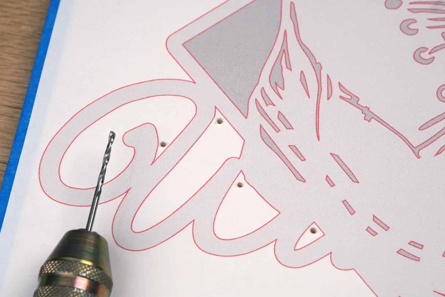 46-05-wanderlust-wander-schuhe-stiefel-deko-schild-laubsaege-dekupiersaege-vorlage-bohren-stapel