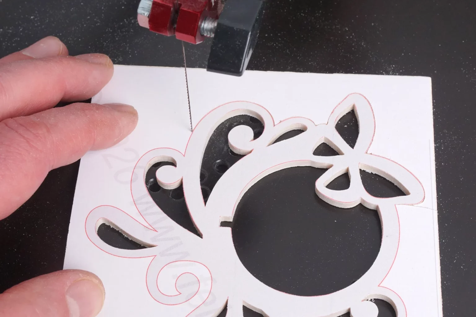 46-06-vogel-schaukel-fenster-bild-haenger-schmetterling-deko-laubsaege-dekupiersaege-vorlage-saegen-aussenkontur