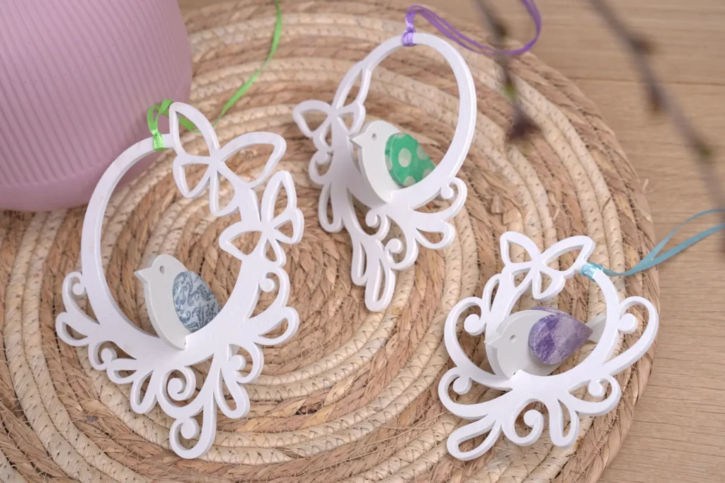 46-titel-1-vogel-schaukel-fenster-bild-haenger-schmetterling-deko-laubsaege-dekupiersaege-vorlage