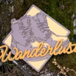 46-titel-2-wanderlust-wander-schuhe-stiefel-deko-schild-laubsaege-dekupiersaege-vorlage